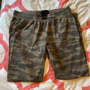 Zyia active large camo unwind joggers